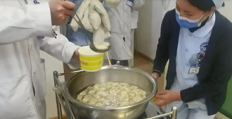 貴州白癜風醫(yī)院暖意融融迎冬至、送餃子活動