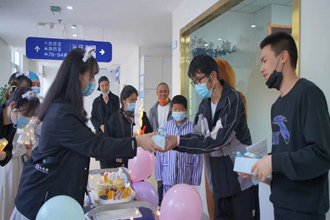 貴州白癜風皮膚病醫(yī)院五月患者生日會舉行