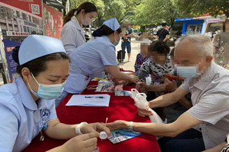 醫(yī)療服務(wù)送健康·義診活動進社區(qū)