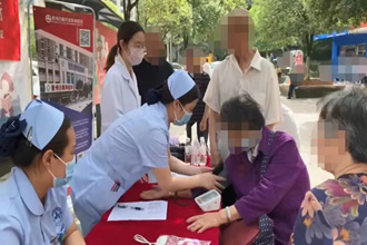 醫(yī)療服務(wù)送健康·義診活動進社區(qū)