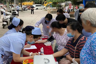 醫(yī)療服務(wù)送健康·義診活動進社區(qū)